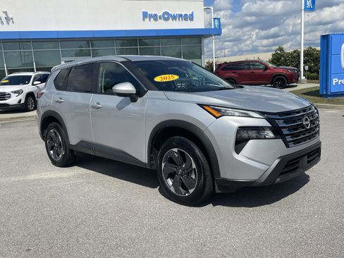 Used 2025 Nissan Rogue SV FWD image 1