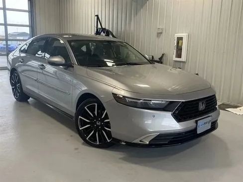 Used 2023 Honda Accord Touring image 1