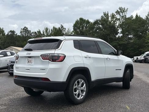 Used 2024 Jeep Compass Latitude AWD/4WD image 9
