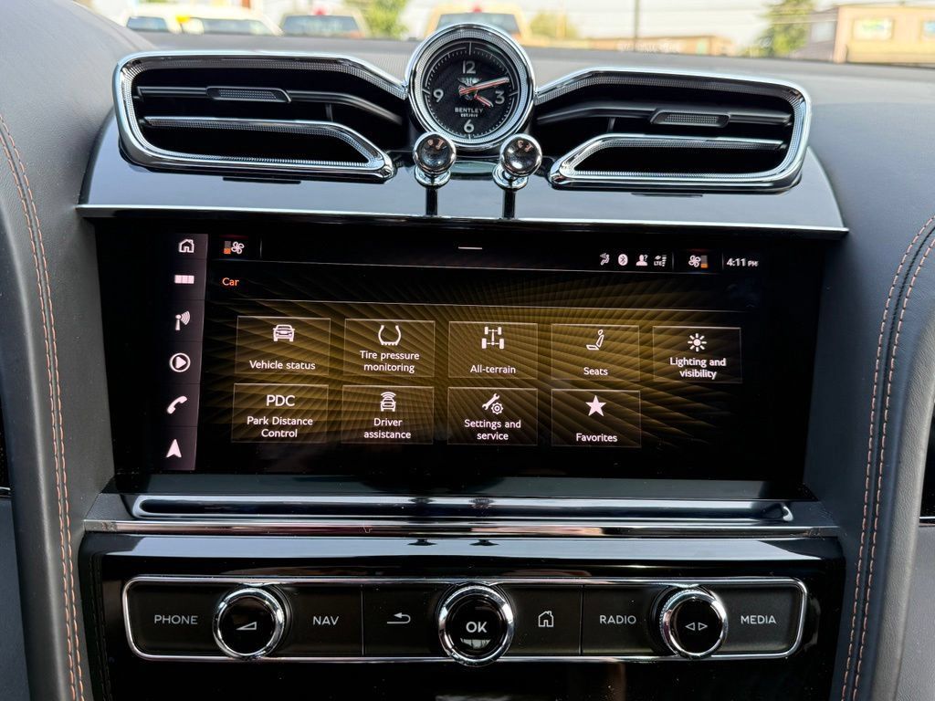Used 2022 Bentley Bentayga Speed AWD/4WD image 19