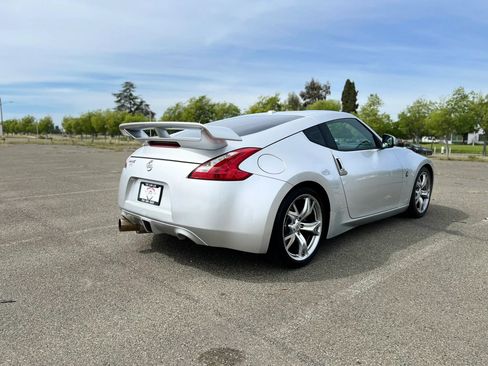 Used 2009 Nissan 370Z Touring w/ Sport Pkg RWD image 5