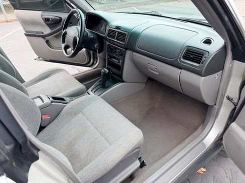 Used 2001 Subaru Forester L image 11