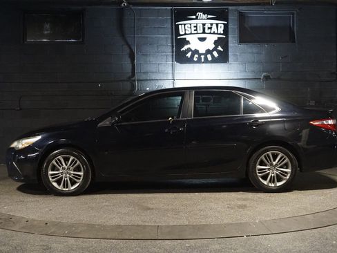 Used 2015 Toyota Camry SE FWD image 2