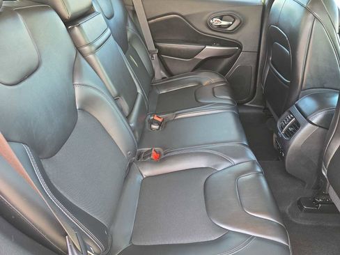 Used 2019 Jeep Cherokee Latitude Plus w/ Comfort/Convenience Group image 17