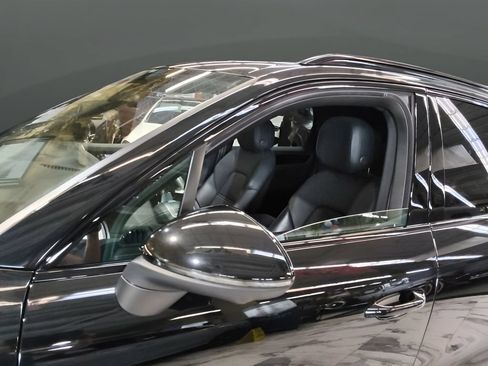 Used 2023 Porsche Cayenne w/ Premium Package AWD/4WD image 35