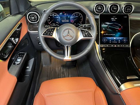 Used 2025 Mercedes-Benz GLC 300 GLC 300 image 42