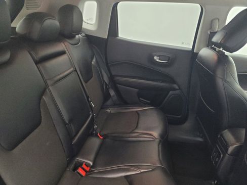 Used 2017 Jeep Compass Latitude w/ Popular Equipment Group AWD/4WD image 19