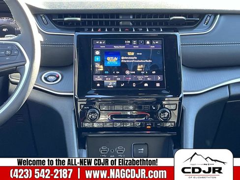 New 2025 Jeep Grand Cherokee Altitude image 15