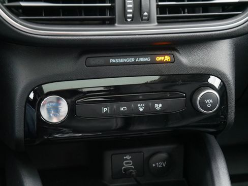 Used 2025 Ford Escape SE w/ PHEV Premium Package image 23