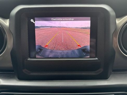 Used 2021 Jeep Gladiator Willys image 21