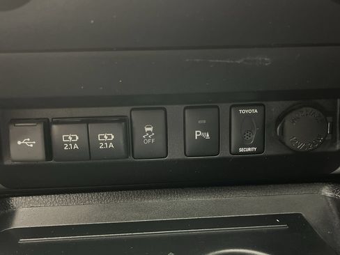 Used 2021 Toyota Tundra Platinum AWD/4WD image 25