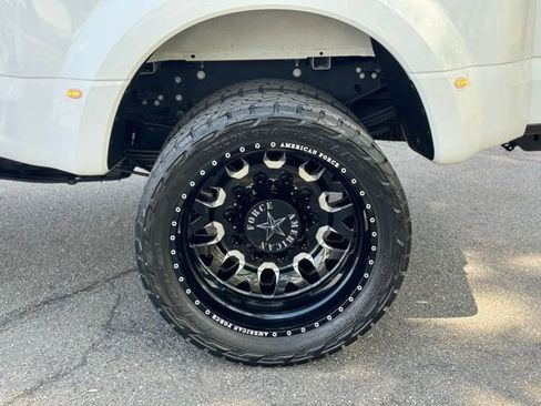 Used 2022 Ford F450 Platinum w/ FX4 Off-Road Package AWD/4WD image 23