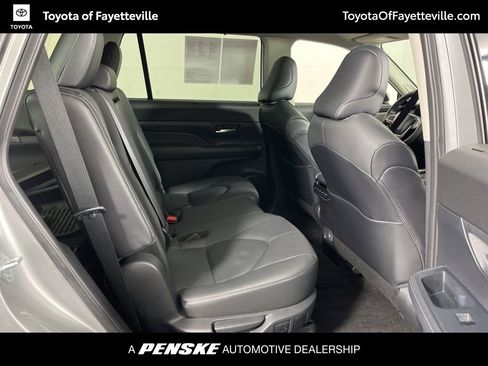 Used 2024 Toyota Grand Highlander Limited image 9