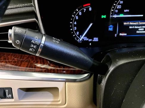 Used 2018 Cadillac XT5 Luxury w/ Driver Awareness Package AWD/4WD image 31