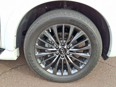 Used 2024 INFINITI QX80 Sensory image 8