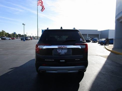 Used 2023 GMC Acadia SLT image 4