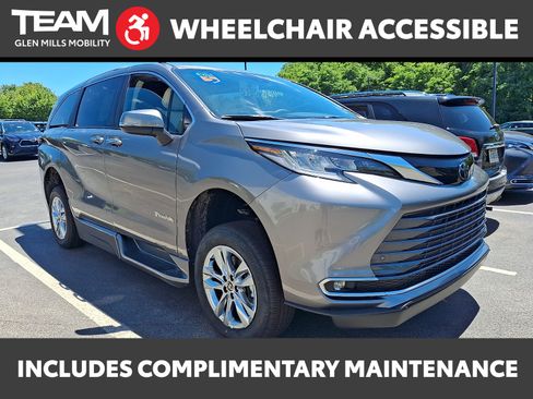 Used 2026 Toyota Sienna Limited FWD image 1
