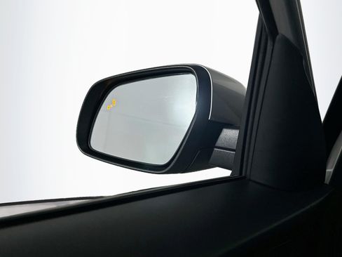 Used 2025 Hyundai Venue SEL FWD image 16