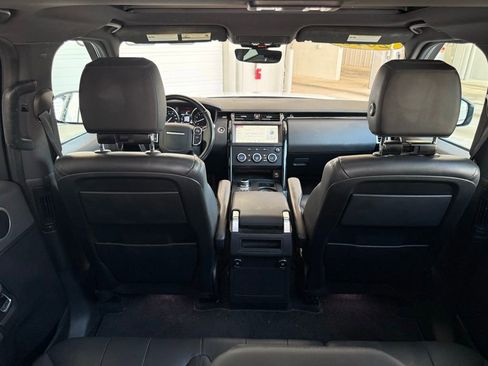 Used 2018 Land Rover Discovery SE image 15