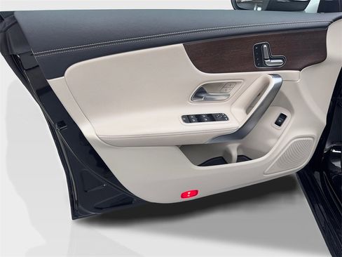 Used 2022 Mercedes-Benz CLA 250 CLA 250 image 30