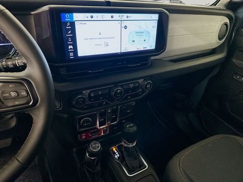 Used 2025 Jeep Wrangler Willys image 25