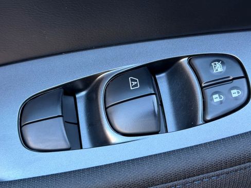 Used 2022 Nissan Leaf S image 15