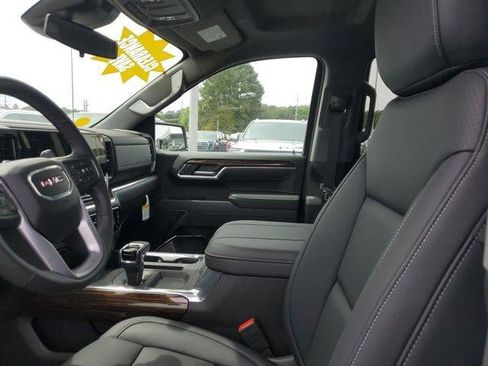New 2025 GMC Sierra 1500 Elevation image 18