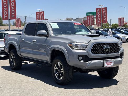 Used 2018 Toyota Tacoma TRD Sport AWD/4WD image 47