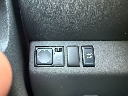 Used 2017 Nissan Frontier SV image 29