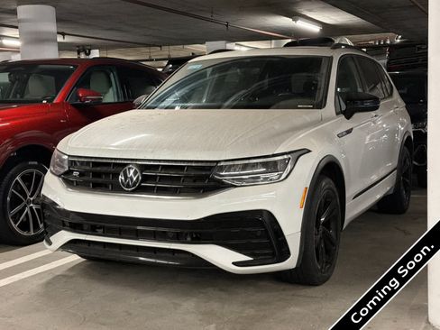 Used 2023 Volkswagen Tiguan SE R-Line FWD image 1