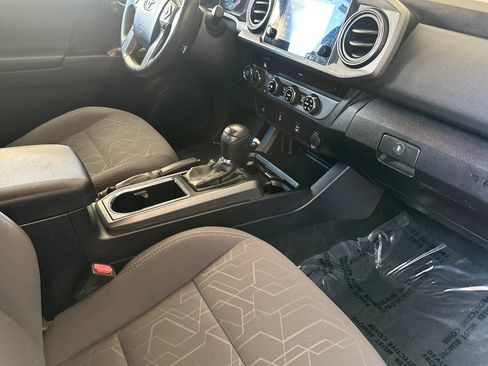 Certified 2017 Toyota Tacoma TRD Off-Road w/ Tow Package AWD/4WD image 15