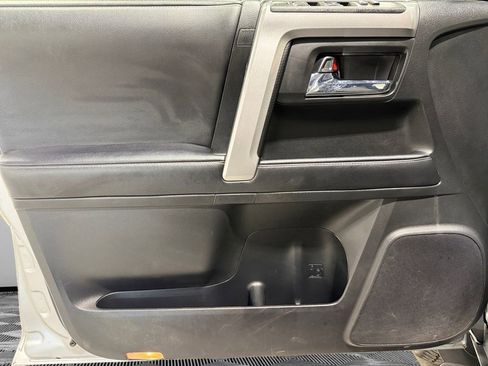 Used 2022 Toyota 4Runner SR5 AWD/4WD image 19