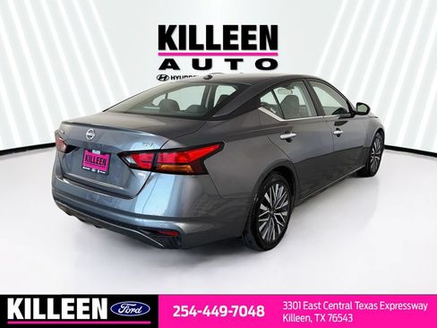 Used 2024 Nissan Altima 2.5 SV FWD image 9