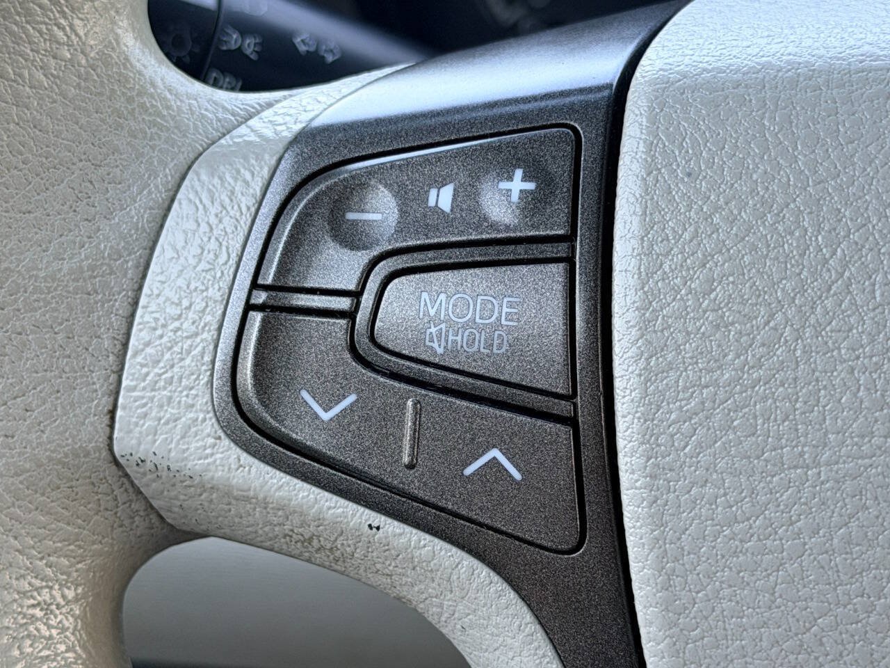 Used 2011 Toyota Sienna LE FWD image 31