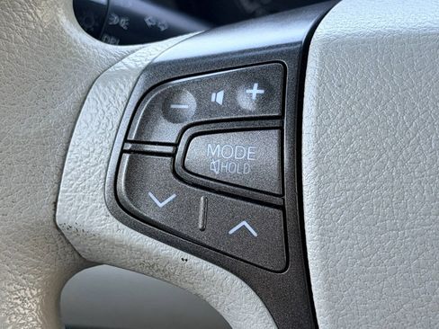 Used 2011 Toyota Sienna LE FWD image 31