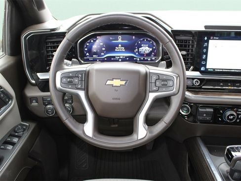 Used 2024 Chevrolet Silverado 1500 LT image 22