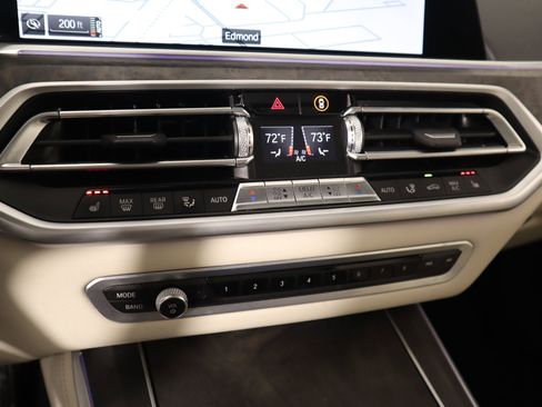 Used 2022 BMW X5 xDrive40i w/ M Sport Package image 8