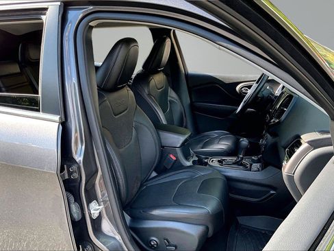Used 2019 Jeep Cherokee Limited w/ Luxury Group AWD/4WD image 8