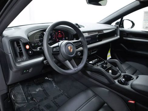 Certified 2026 Porsche Cayenne Coupe AWD/4WD image 4
