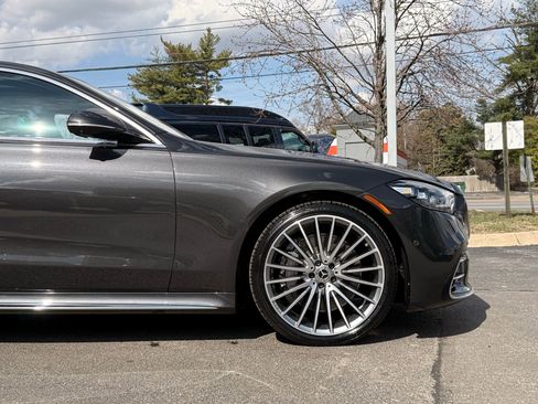 Used 2022 Mercedes-Benz S 580 4MATIC Sedan w/ AMG Line Package image 14