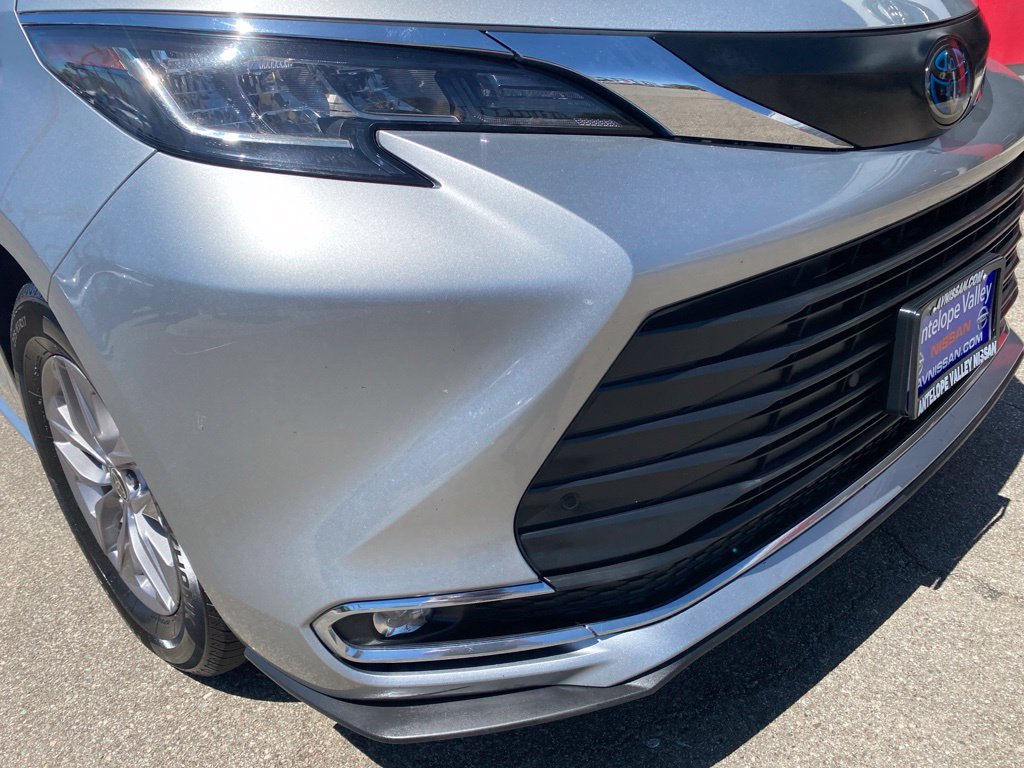 Used 2023 Toyota Sienna XLE FWD image 9