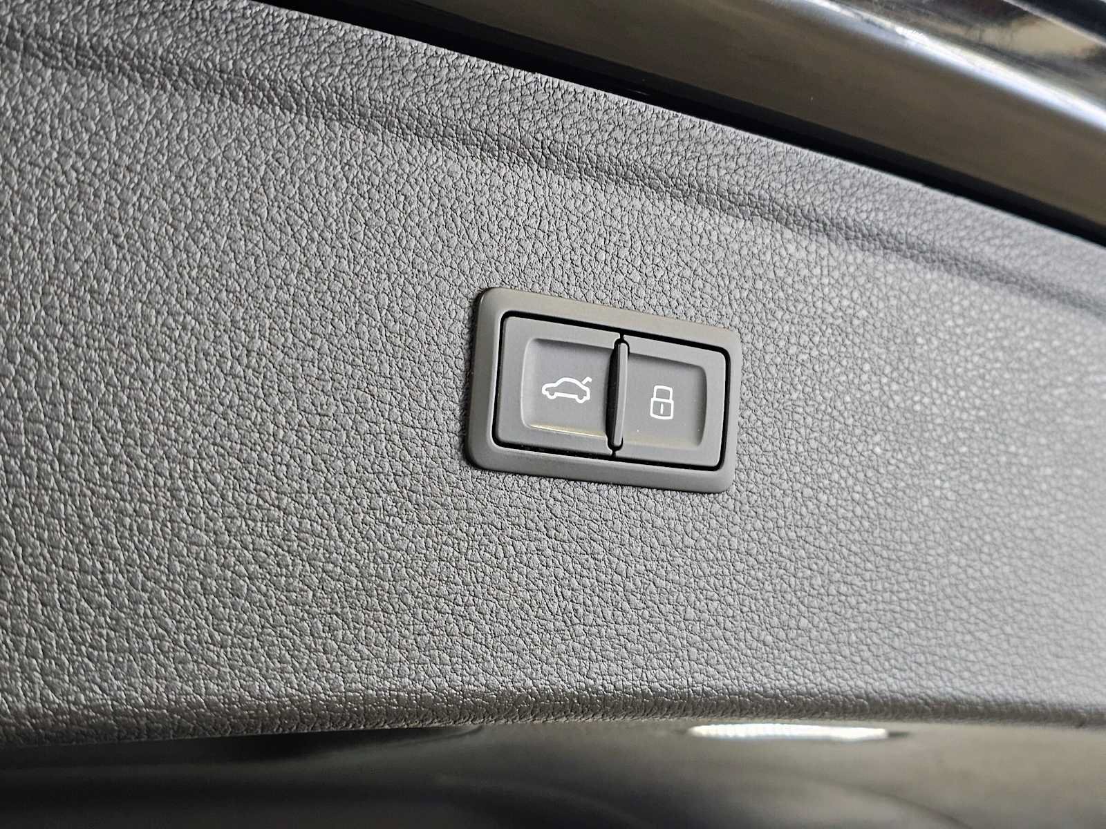 Used 2024 Audi Q5 e Premium Plus AWD/4WD image 16