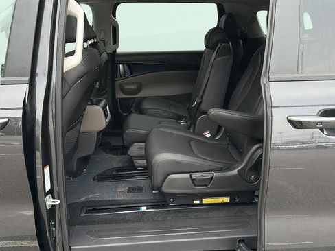 New 2026 Kia Carnival FWD image 15