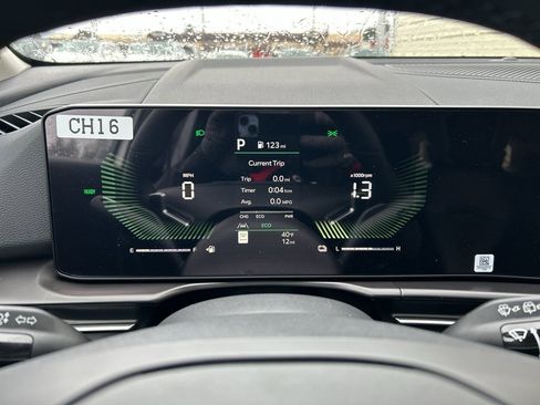 New 2026 Kia Sportage EX image 25