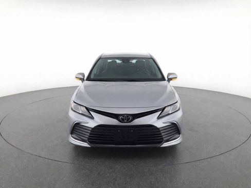 Used 2022 Toyota Camry LE image 2