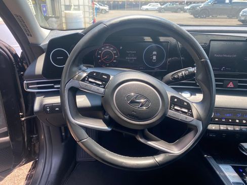 Used 2022 Hyundai Elantra SEL w/ Convenience Package FWD image 14