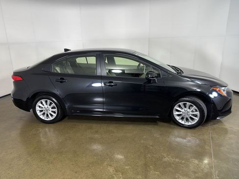 Used 2020 Toyota Corolla LE w/ LE Convenience Package FWD image 9