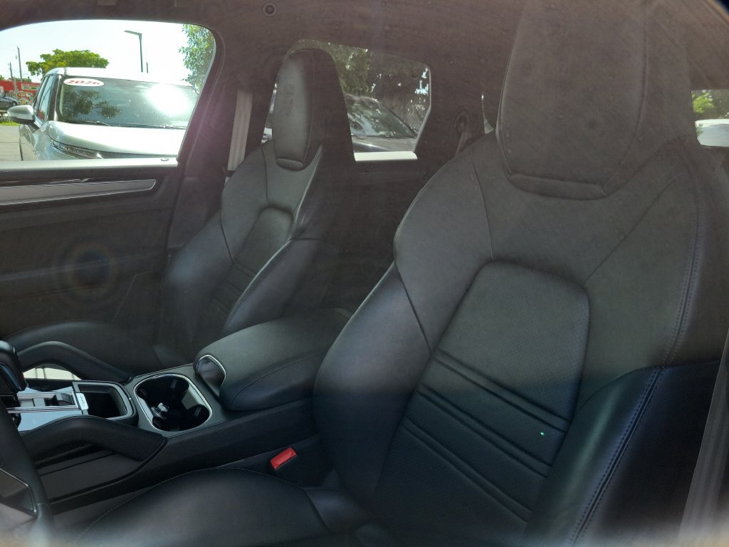Used 2023 Porsche Cayenne Platinum Edition AWD/4WD image 25
