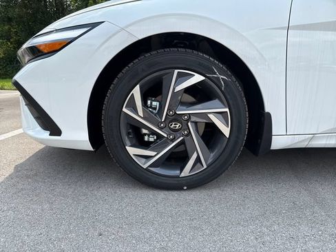 New 2025 Hyundai Elantra Sport FWD image 10