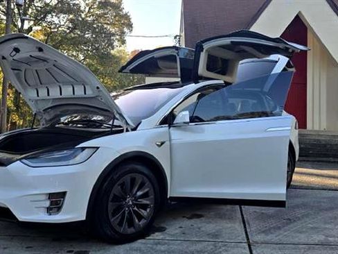 Used 2018 Tesla Model X 75D image 18